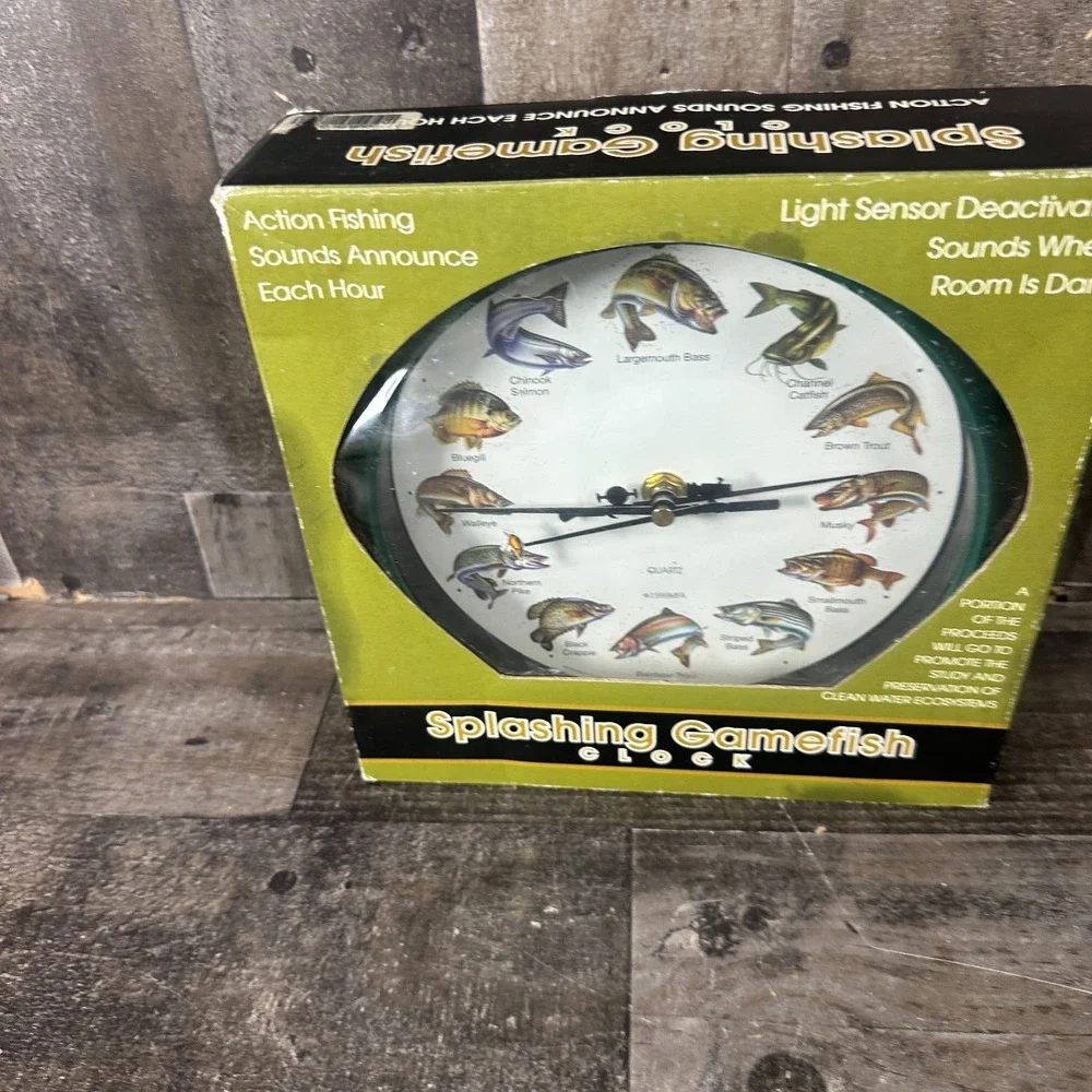 VTG Splashing GAMEFISH Hourly Fishing With Fish Sounds-Wall Clock New Open Box
